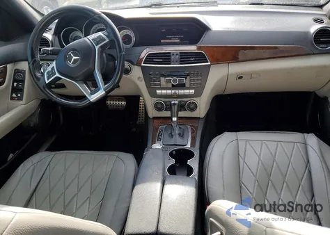 2013 Mercedes-Benz C 300 4Matic z USA, uszkodzony, nr VIN WDDGF8AB4DR284526